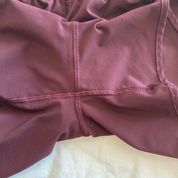 Lululemon Hotty Hot Short II *Long 4" Cassis Size 4 - Picture 9 of 11